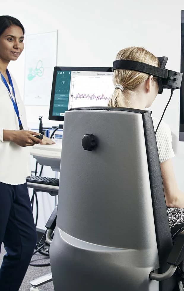 visualeyes-orion-doctor-patient-a910ce18.webp